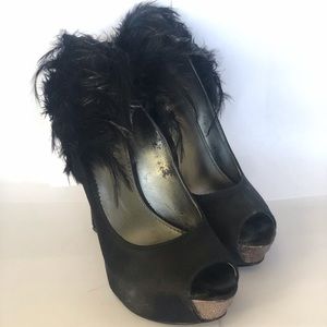 Pelle Moda Size 6 Feather Heels